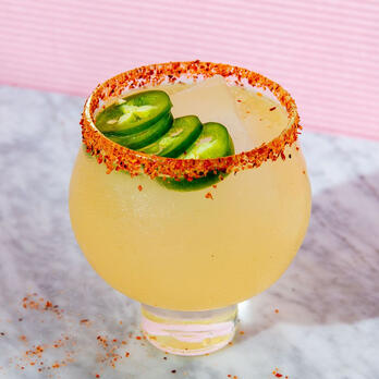 A fiery mix of tequila and cointreau with the exotic burst of prickly pineapple juice, intensified by spicy slices of dragon pepper.